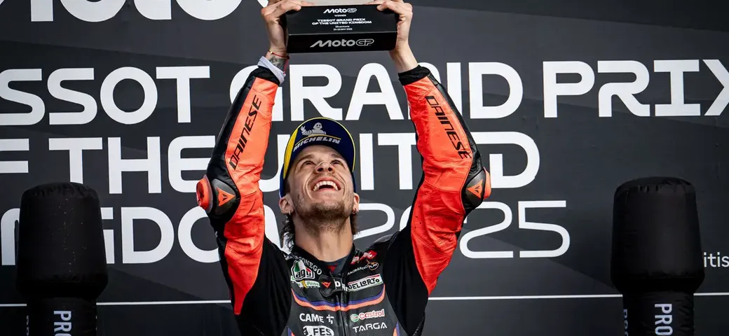 MotoGP 2025: Bezzecchi trionfa a Silverstone e rilancia Aprilia