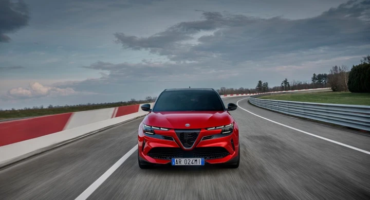 Alfa Romeo Junior Veloce, l'elettrica da 280 CV