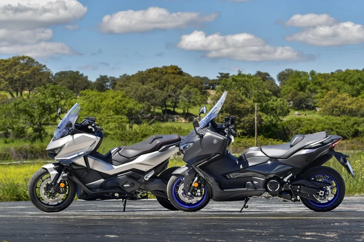 Yamaha TMAX vs Honda Forza 750: scontro tra maxi scooter di alta gamma