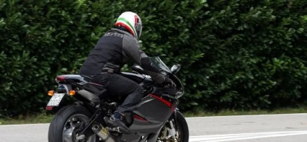 Foto spia del prototipo MV Agusta F3 a 3 cilindri