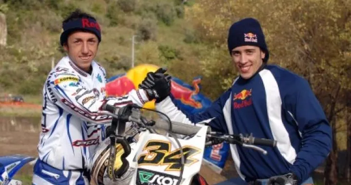 Andrea Dovizioso e Tony Cairoli "in campo" a San Siro per beneficenza