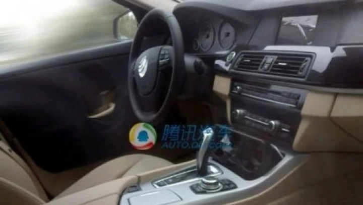Bmw Serie 5 F10: foto spia degli interni