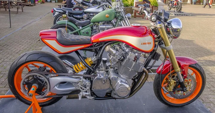 Kickback 2025: il trionfo delle moto custom al Sammy Miller Moto Museum