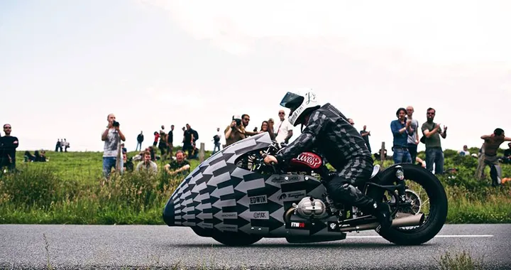 Wheels and Waves 2016: mare, surf e moto
