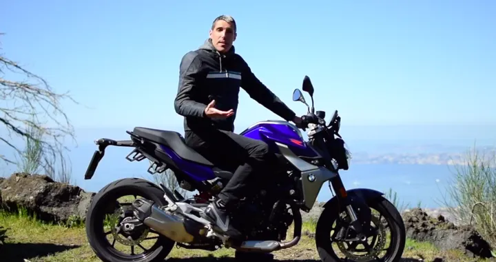 BMW F 900 R, la prova su strada (VIDEO)