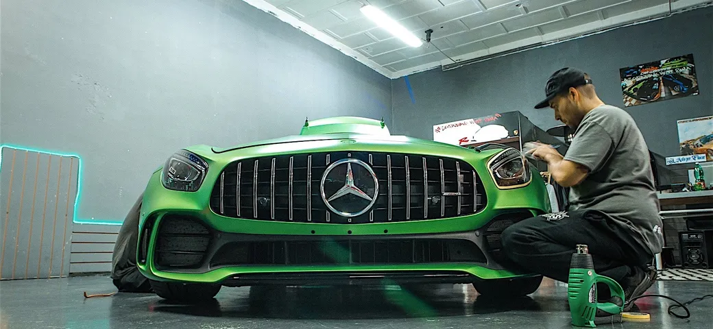 AMG GT R: il backstage del wrapping