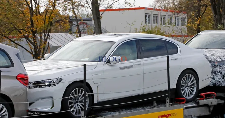 BMW i7: le foto spia