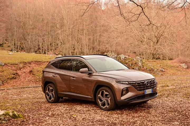 Hyundai Tucson 1.6 T-GDI HEV 230 CV eXcellence: prova su strada
