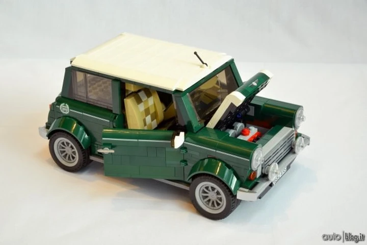 Mini: la generazione originale costruita con i Lego