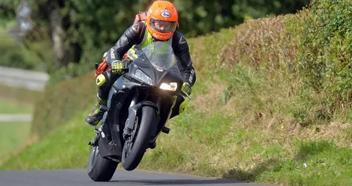 John Hinds, il dottore volante, è morto in un incidente alla Skerries 100