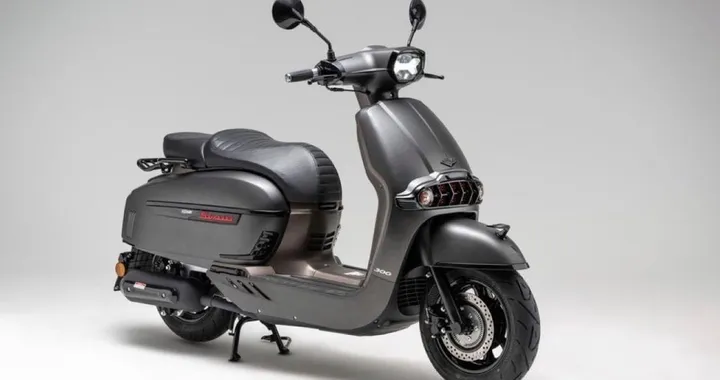 Keeway Sixties 300i: debutta il nuovo scooter dal design retro [FOTO]
