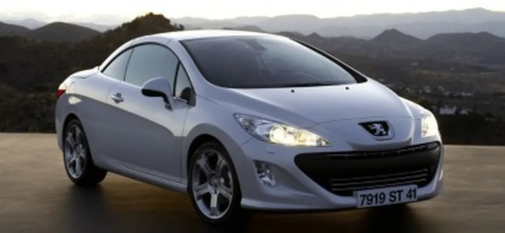 Peugeot 308 CC: immagini ufficiali
