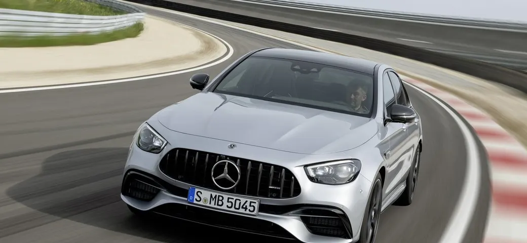 Nuova Mercedes-Benz E63 AMG: il regno della potenza