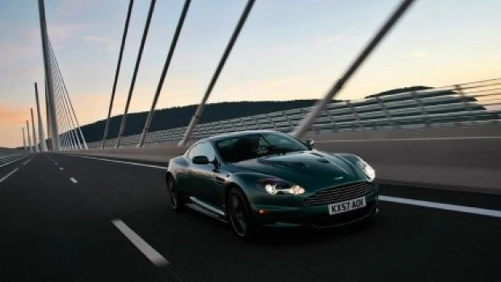 Aston Martin inaugura i corsi di guida sportiva aperti a tutti