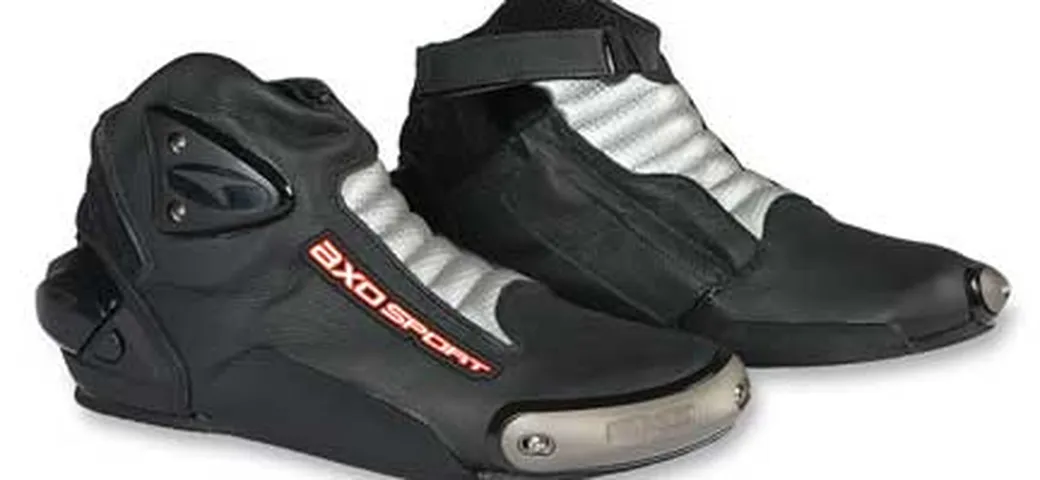 AXO presenta la scarpa da minimoto