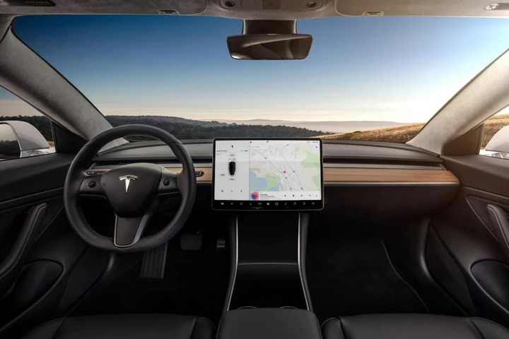 Tesla Model 3 Long Range interni