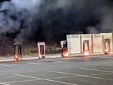 Attacchi incendiari ai Supercharger Tesla: guerra contro Musk