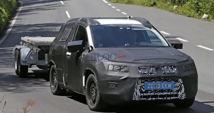 Suv Seat: foto spia su strada