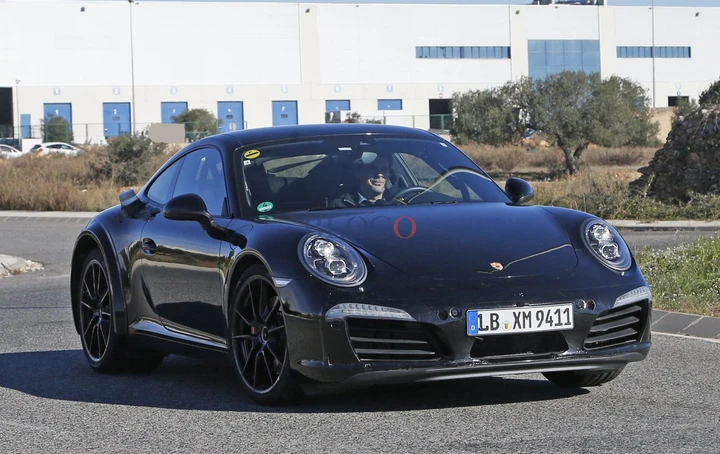 Porsche 911 2018: Foto Spia su strada