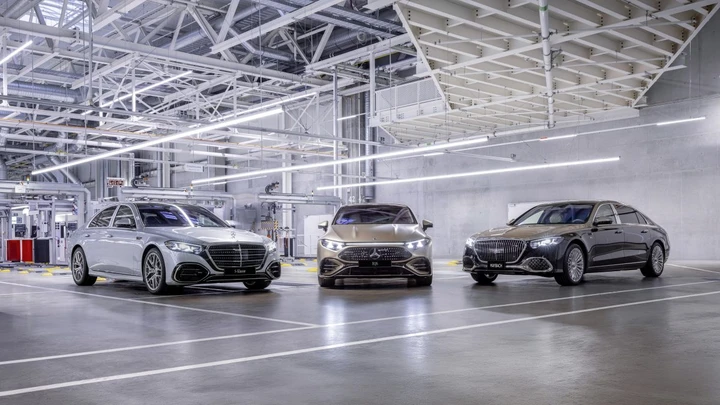 Mercedes-Benz celebra Sindelfingen: al via la produzione simultanea di Classe S, Maybach ed EQS