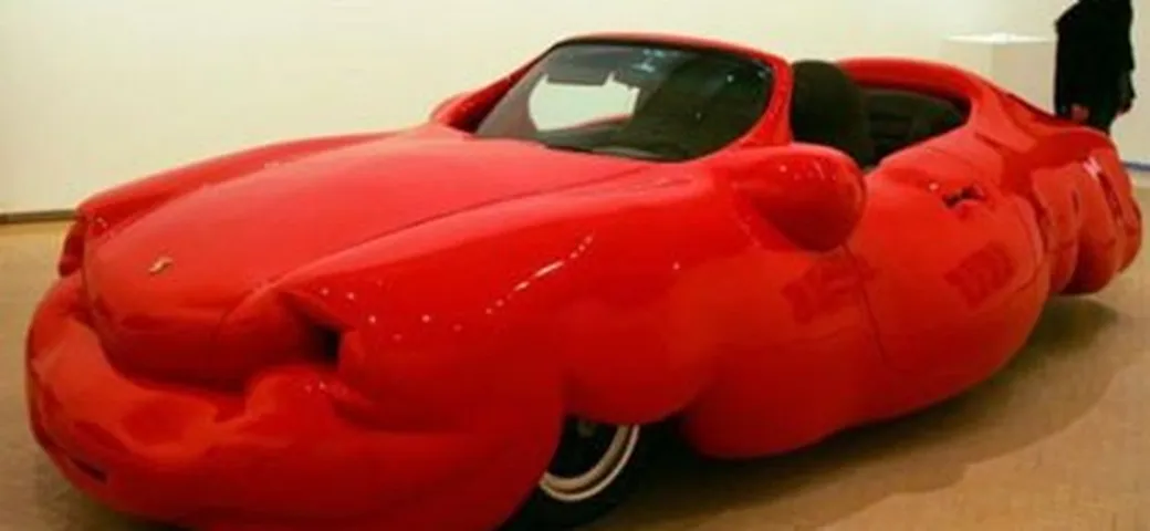 Una Porsche con la cellulite