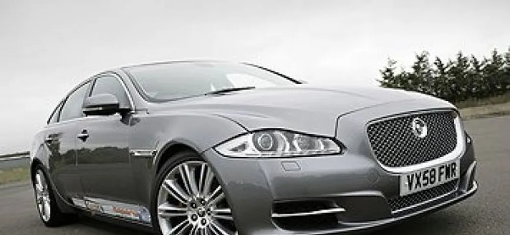 Jaguar: ecco la XJ Limo-Green Concept