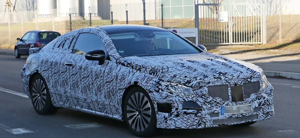 Foto spia Mercedes Classe E Coupè