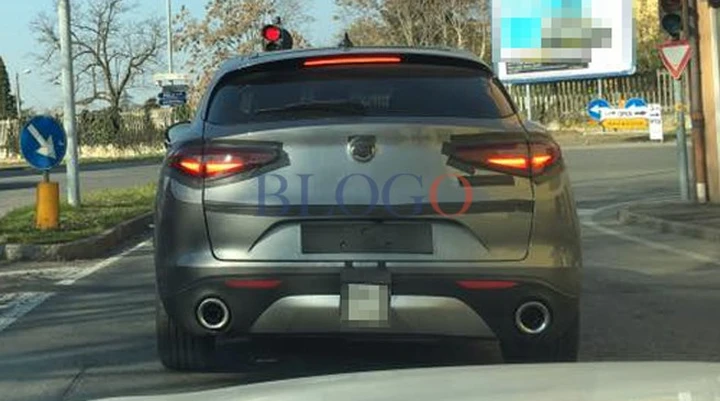 Alfa Stelvio: foto spia di un lettore