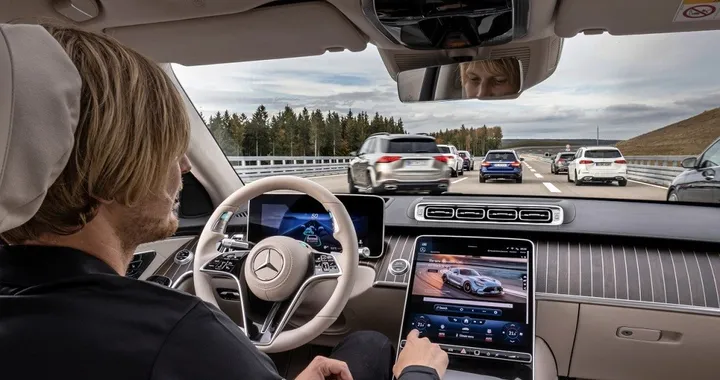 ADAS Livello 3, ora sono omologati: Mercedes è la prima ad utilizzarli