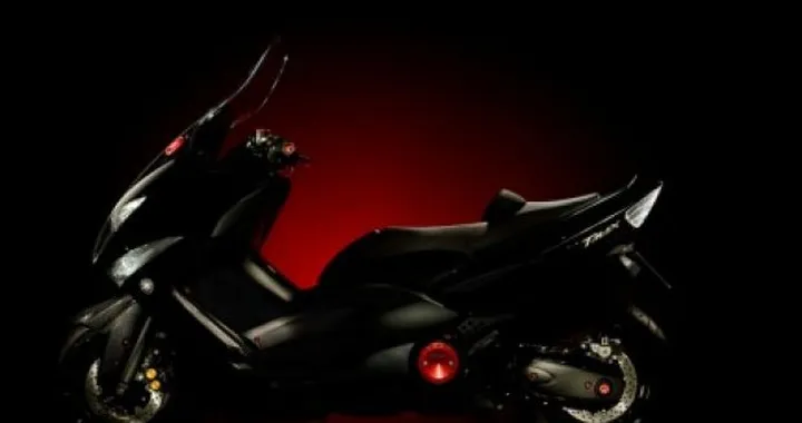 Anteprima Eicma: Accessori aftermarket Lightech per Yamaha T-Max 500