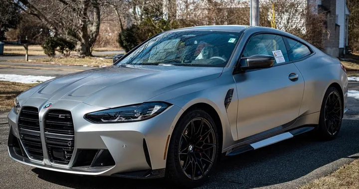 BMW M4: in vendita un raro esemplare della serie speciale KITH