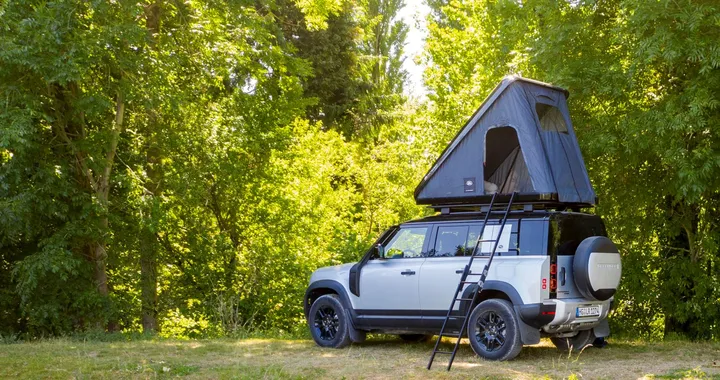Land Rover Defender: una tenda da tetto per dormire sotto le stelle