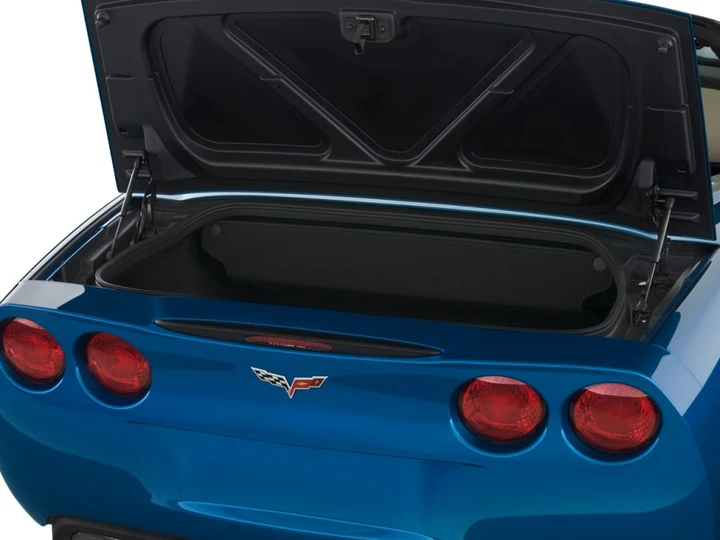 USA: donna viaggia con i figli nel bagagliaio della Corvette