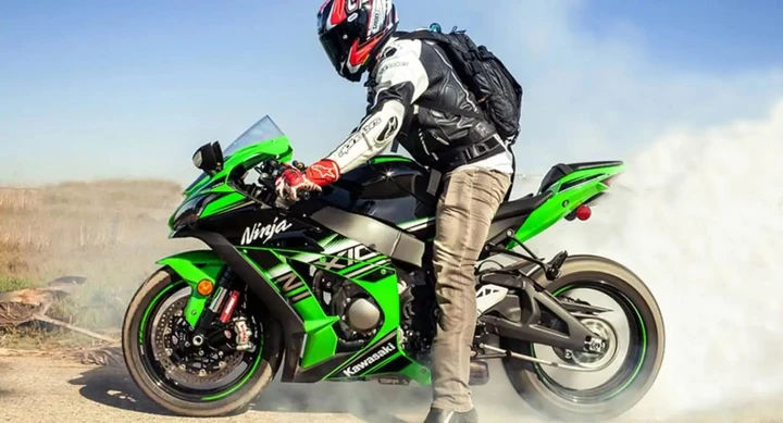 Fugge a 140 km/h e vende la moto online: arrestato in Germania