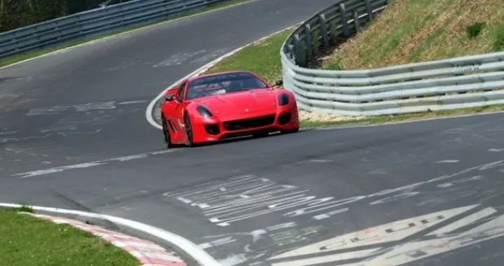 Ferrari 599XX: 6:58.16 minuti per il nuovo record del Nurburgring