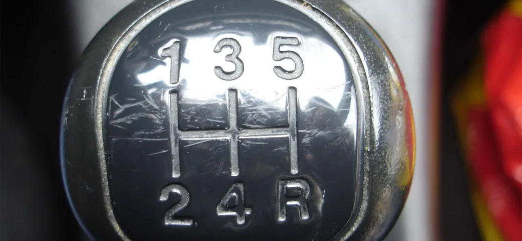 Furti auto: ladri beffati dal cambio manuale