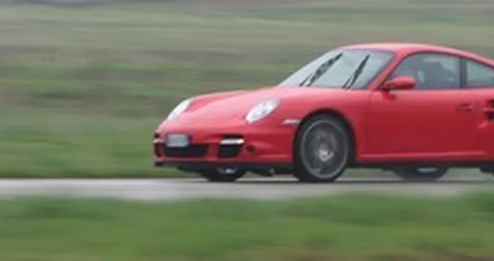 Beccato con l'autovelox a 280 km/h: 10 settimane di prigione...
