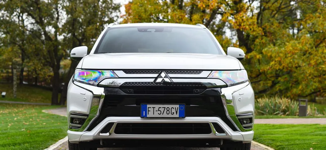 SUV ibridi: Mitsubishi Outlander PHEV arriva in Italia