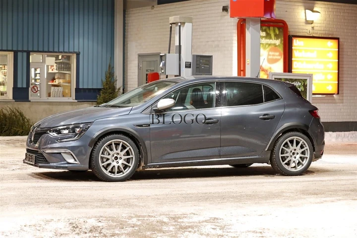 Renault Megane RS: foto spia in Svezia