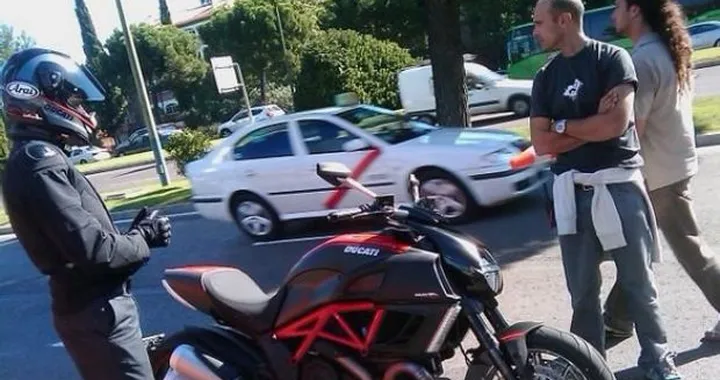 La Ducati Diavel svela i suoi colori