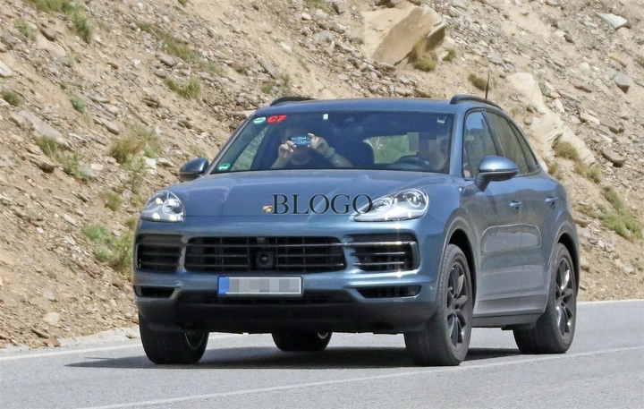 Porsche Cayenne: foto spia senza veli
