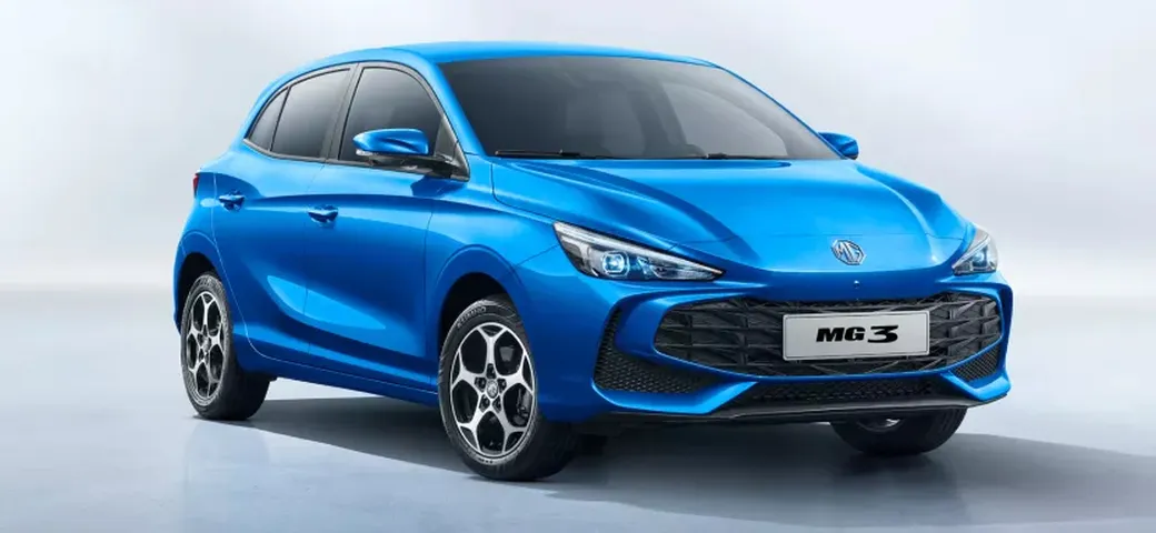 MG3 adesso lancia anche la versione benzina, che si affianca alla ibrida