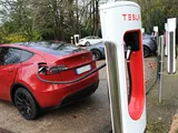 Tesla in picchiata verticale, azioni in calo: -42% in appena due mesi