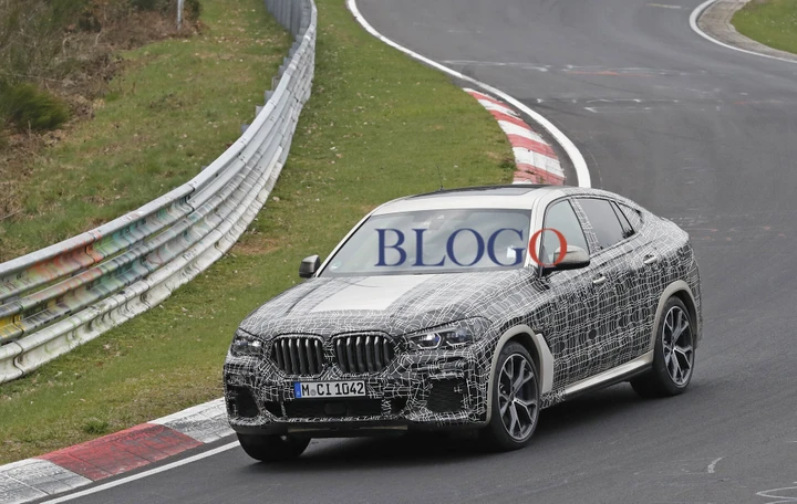BMW X6: foto spia della nuova generazione del SUV coupé