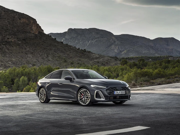 nuova Audi A5 2024 dimensioni