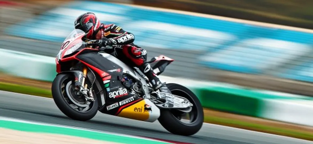 SBK, Imola: Melandri, Sykes e Laverty all'inseguimento della 'lepre' Guintoli