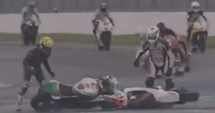 Le comiche di Benny Hill in pista [video]