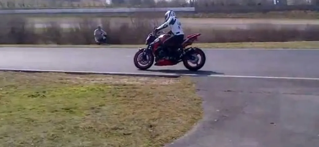 Suzuki GSR 1000 2014, le immagini del prototipo in pista
