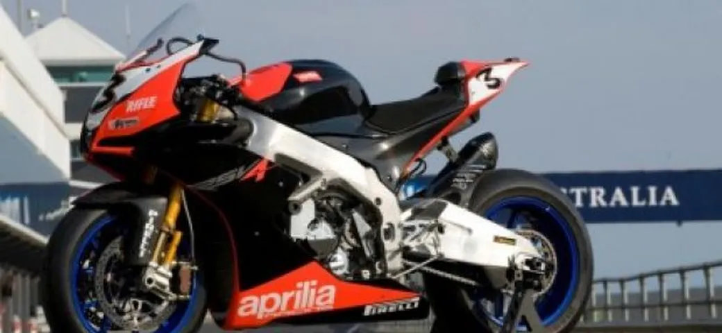 Ed ecco la meravigliosa Aprilia RSV4 di Max Biaggi nella sua livrea definitiva