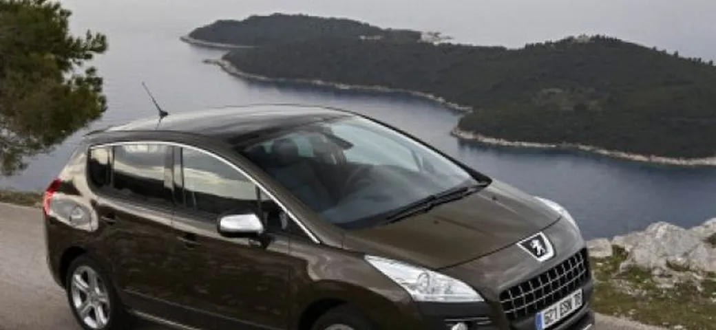 Peugeot 3008: una nuova gallery in attesa del debutto